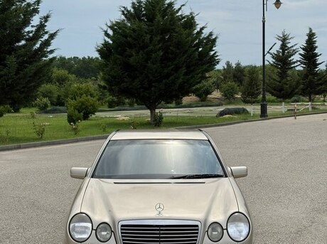 Mercedes E 200