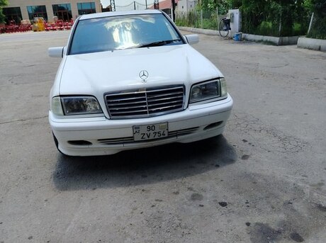 Mercedes C 200