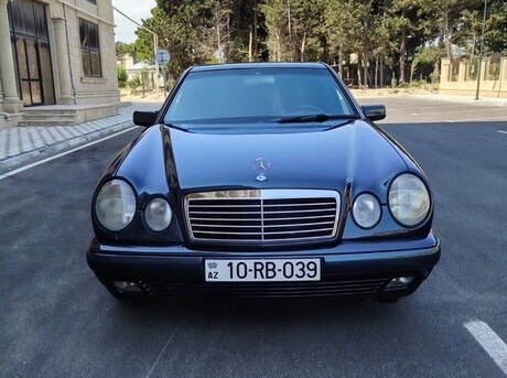 Mercedes E 240