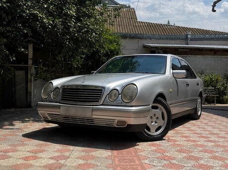Mercedes E 240