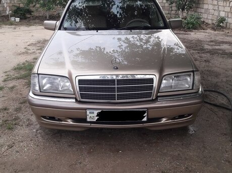 Mercedes C 200
