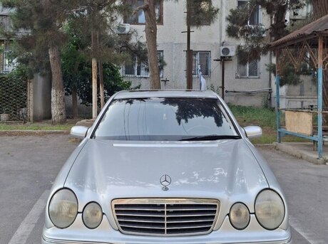 Mercedes E 320