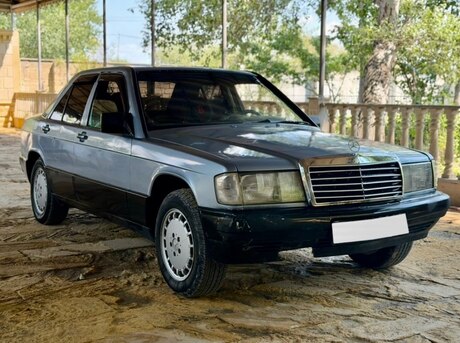 Mercedes 190