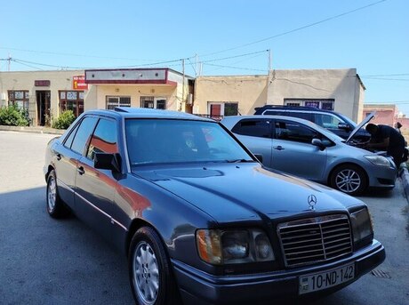 Mercedes 220 E