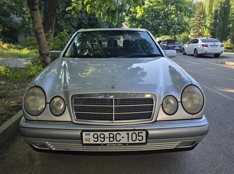 Mercedes E 240