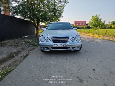 Mercedes E 200