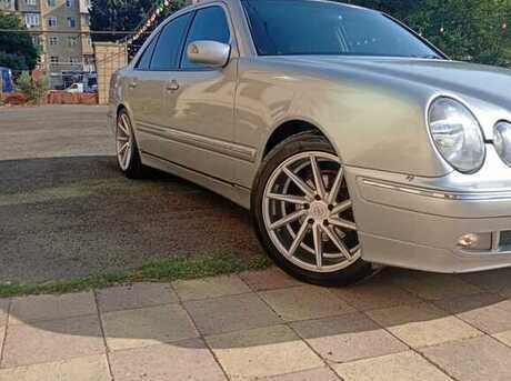 Mercedes E 240