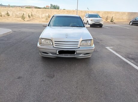 Mercedes C 200