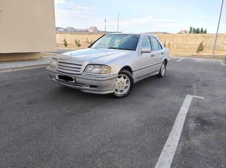 Mercedes C 200