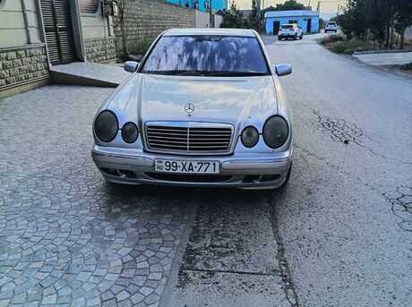 Mercedes E 240
