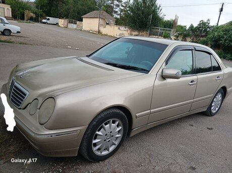 Mercedes E 320