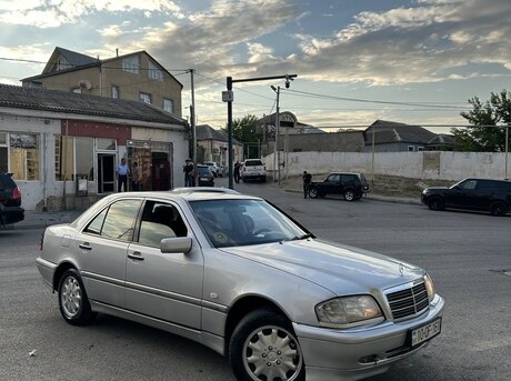 Mercedes C 180