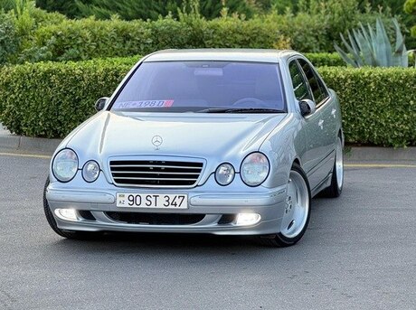 Mercedes E 240