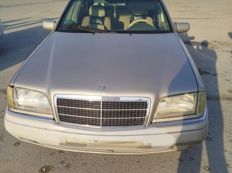 Mercedes C 200