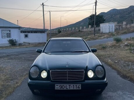 Mercedes E 240