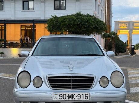 Mercedes E 200