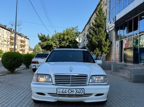 Mercedes C 200