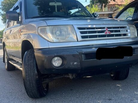 Mitsubishi Pajero io