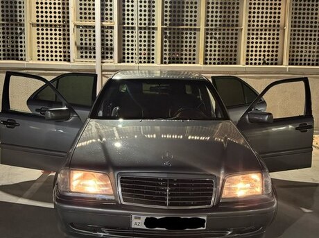 Mercedes C 200