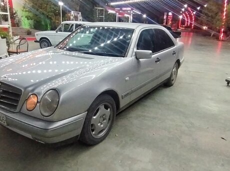 Mercedes E 200