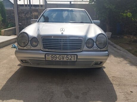 Mercedes E 200