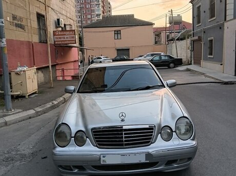 Mercedes E 220