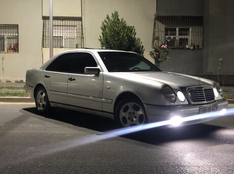 Mercedes E 200