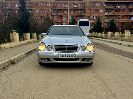Mercedes E 220