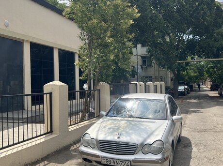 Mercedes C 230