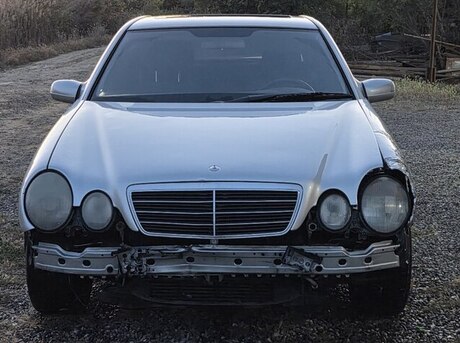 Mercedes E 220