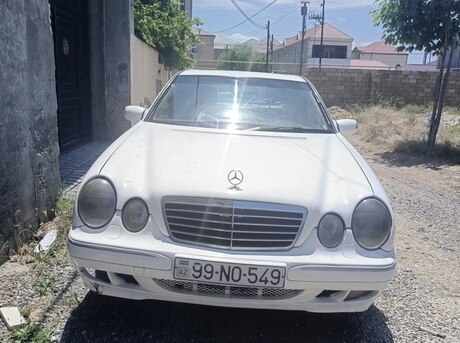 Mercedes E 220