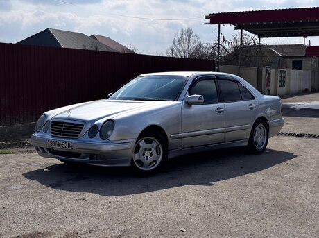 Mercedes E 220