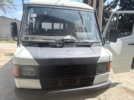 Mercedes 208 D