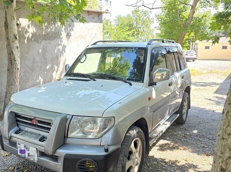 Mitsubishi Pajero io