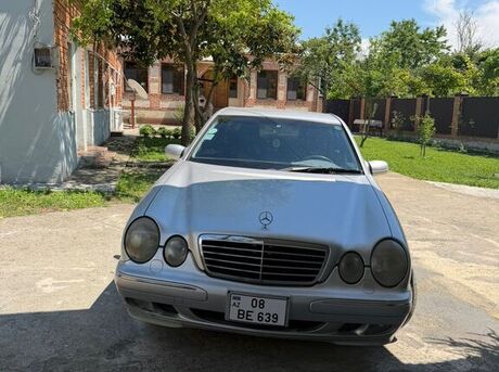 Mercedes E 240