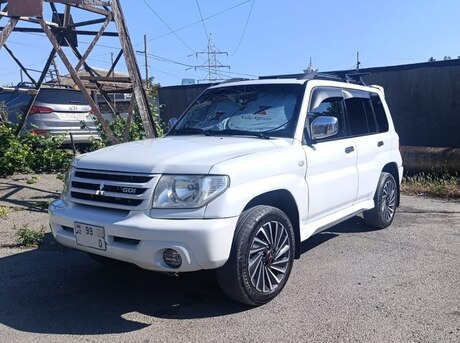 Mitsubishi Pajero io