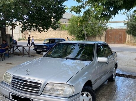 Mercedes C 180
