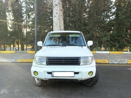 Mitsubishi Pajero io