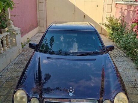 Mercedes E 240