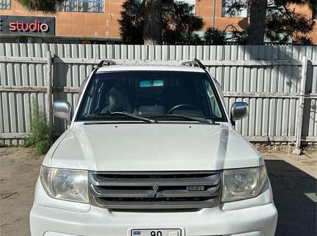 Mitsubishi Pajero io