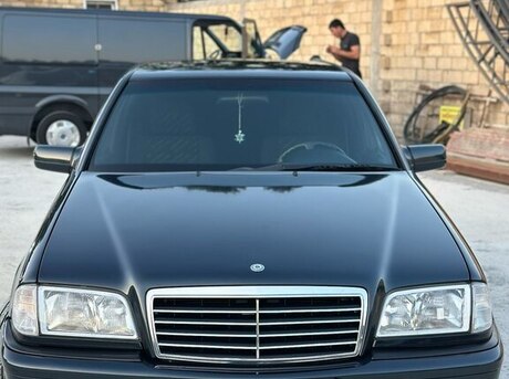 Mercedes C 180