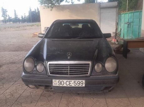 Mercedes E 200