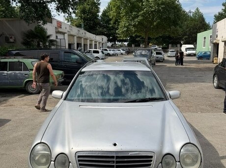 Mercedes E 270
