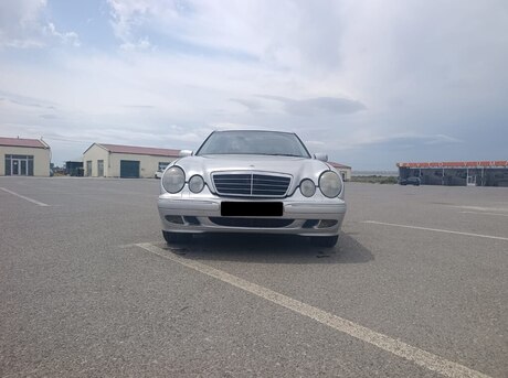 Mercedes E 220