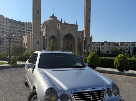 Mercedes E 240