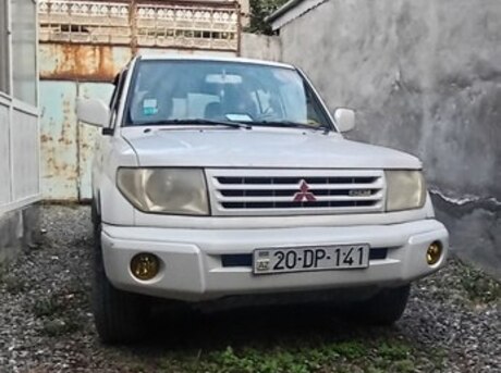 Mitsubishi Pajero io