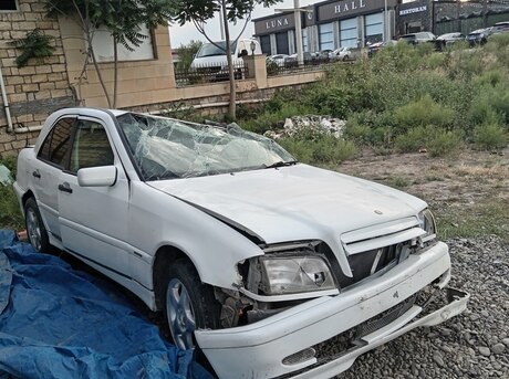 Mercedes C 200