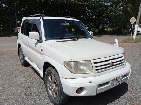 Mitsubishi Pajero io