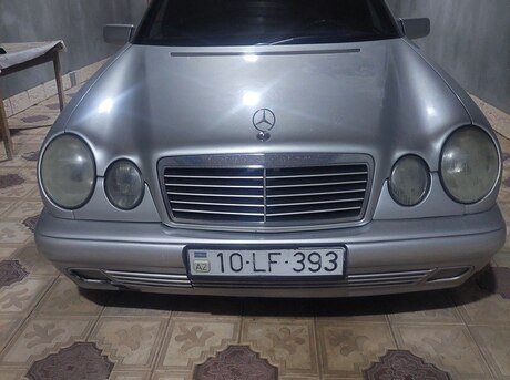 Mercedes E 230