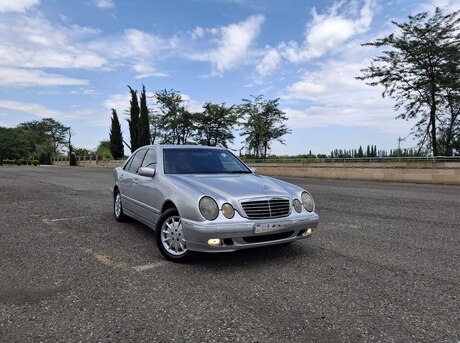 Mercedes E 240